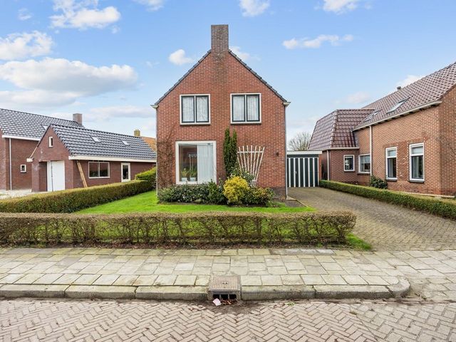 Perastraat 22, Doezum