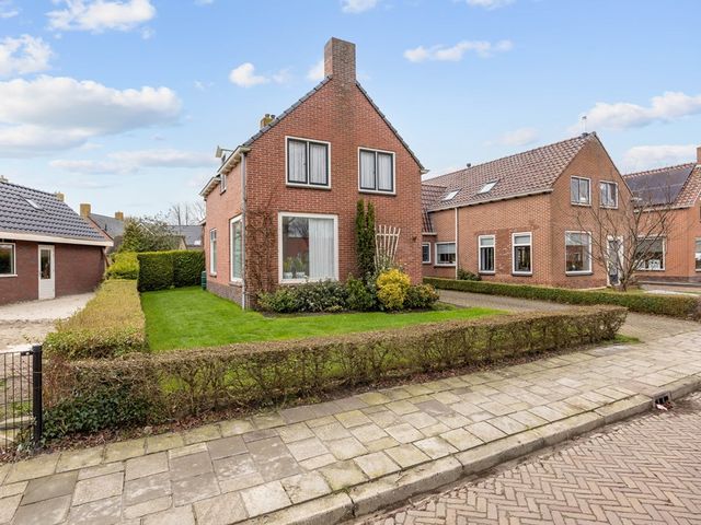 Perastraat 22, Doezum