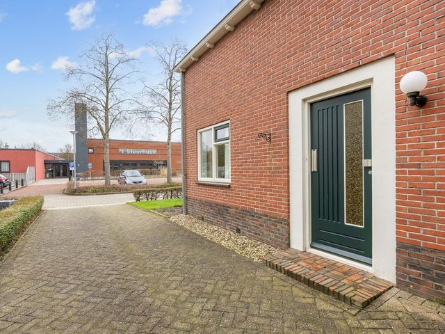 Perastraat 22, Doezum