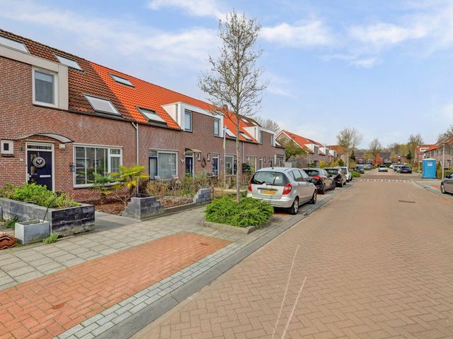Steenplaat 7, Zeewolde