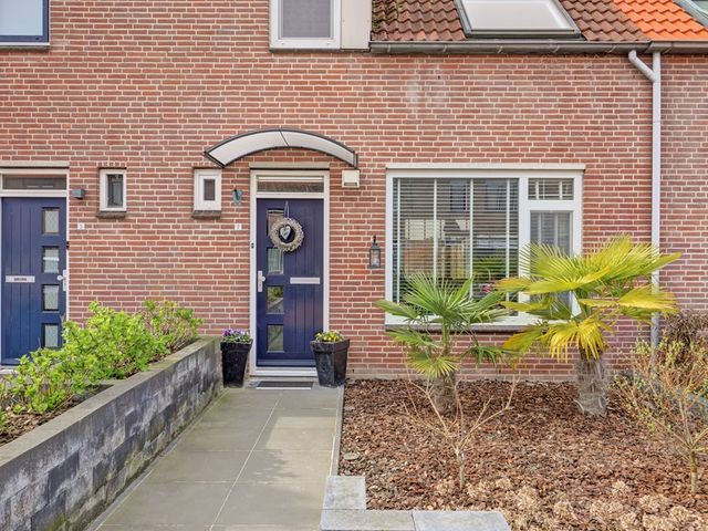 Steenplaat 7, Zeewolde