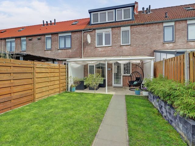 Steenplaat 7, Zeewolde