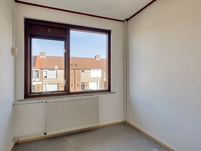 Van Boutershemstraat 28, Steenbergen