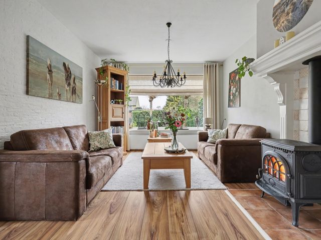 Julianastraat 90, Strijen