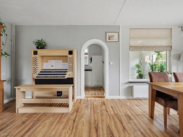 Julianastraat 90, Strijen