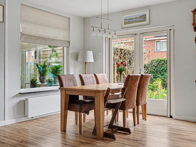 Julianastraat 90, Strijen