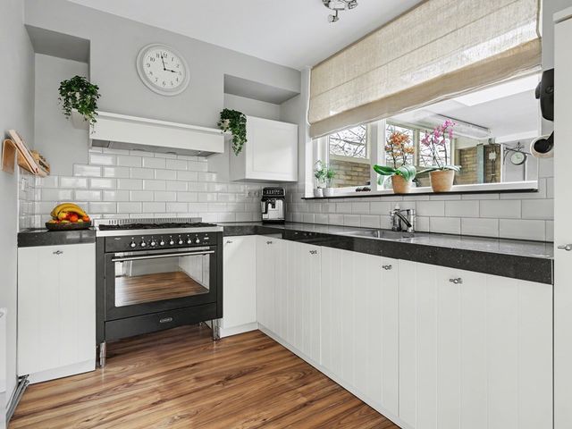 Julianastraat 90, Strijen