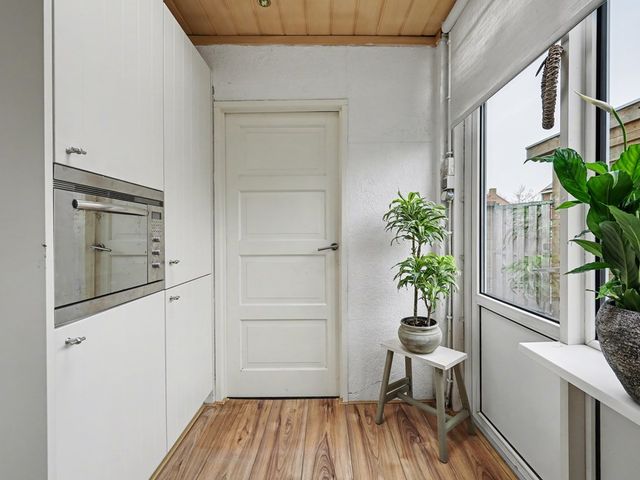 Julianastraat 90, Strijen