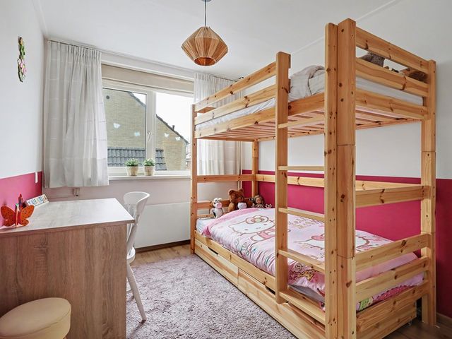 Julianastraat 90, Strijen