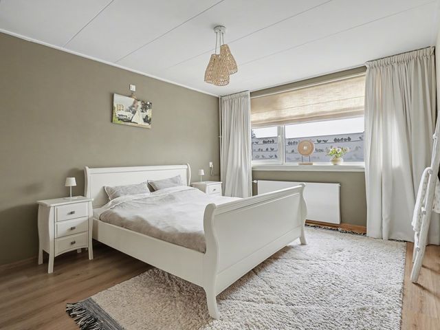 Julianastraat 90, Strijen