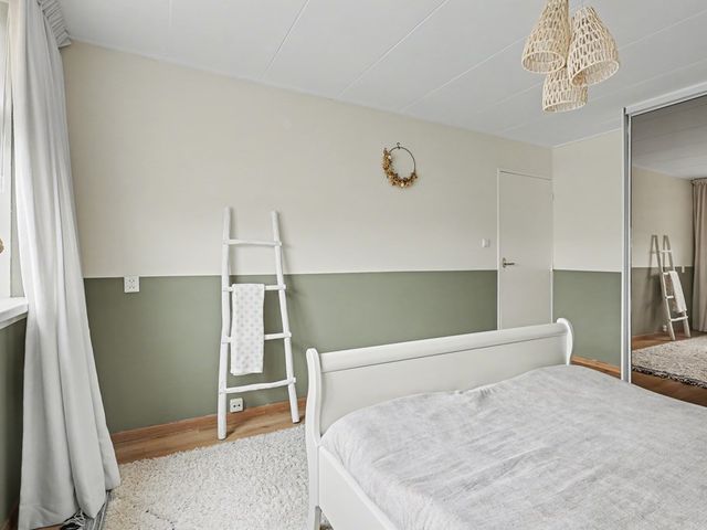 Julianastraat 90, Strijen