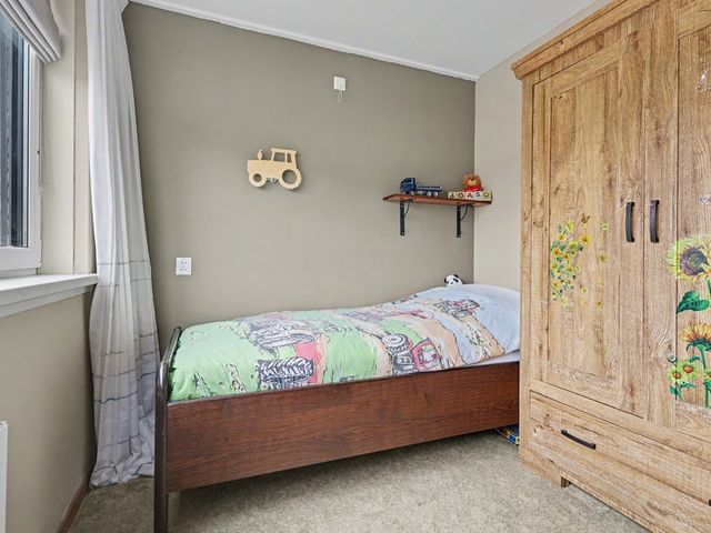 Julianastraat 90, Strijen