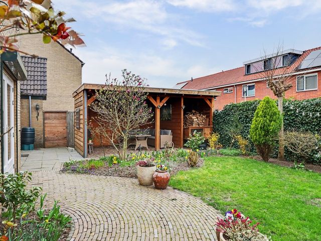 Julianastraat 90, Strijen