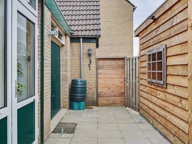 Julianastraat 90, Strijen