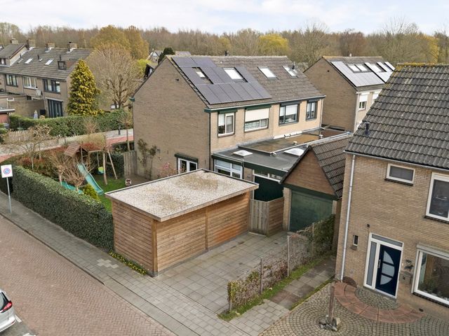 Julianastraat 90, Strijen