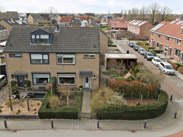 Julianastraat 90, Strijen