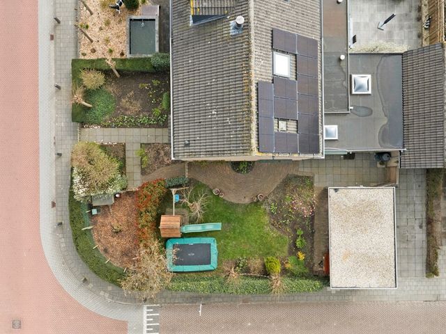 Julianastraat 90, Strijen