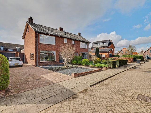 Koningin Julianastraat 4, Lienden