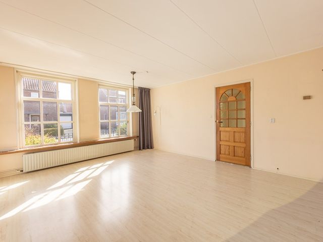 Cynthia Lenigestraat 1, Makkum