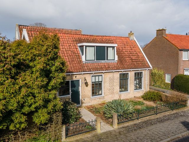 Cynthia Lenigestraat 1, Makkum