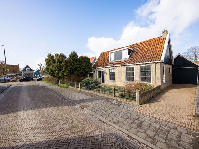 Cynthia Lenigestraat 1, Makkum
