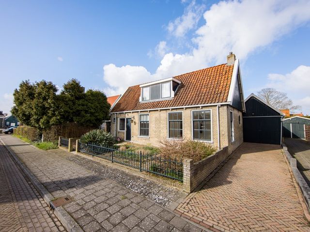 Cynthia Lenigestraat 1, Makkum