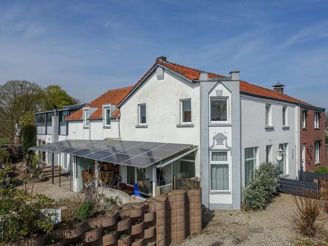 Rijksweg Zuid 78, Echt