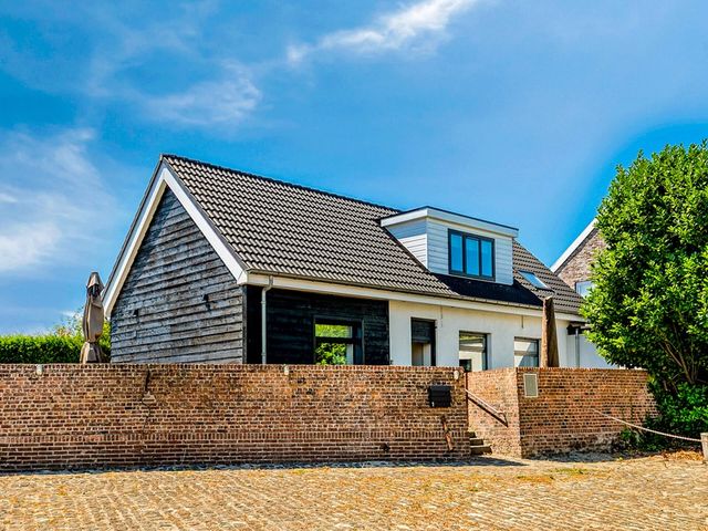 Kruispolderkaai 1, Kloosterzande