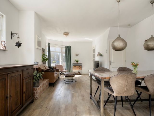 Duinstraat 33, Monster