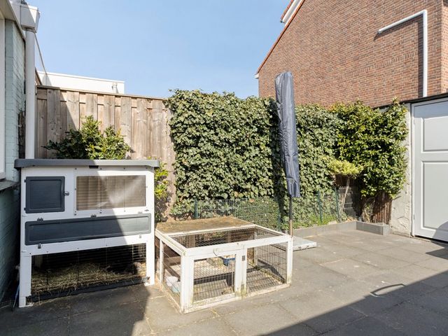 Duinstraat 33, Monster