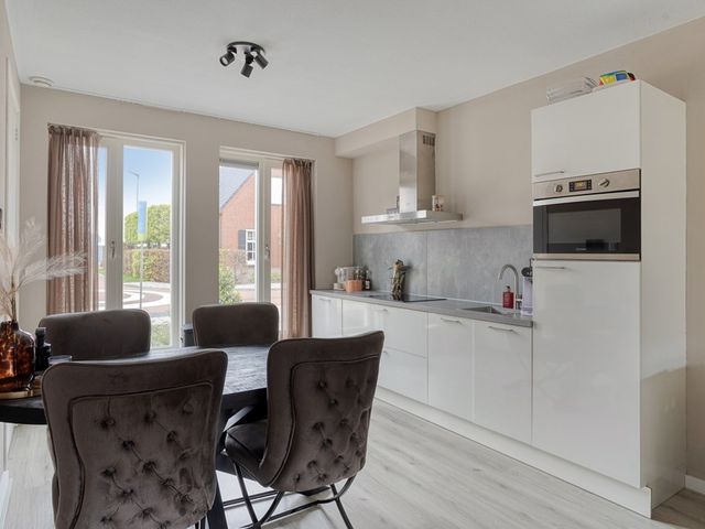 Herman de Ruijterstraat 1, Poederoijen