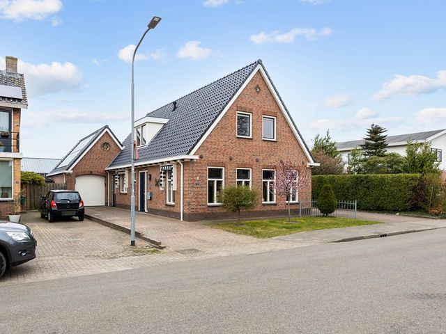 Langeweg 12, Grootegast