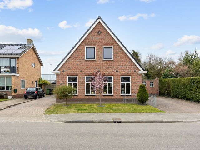 Langeweg 12, Grootegast