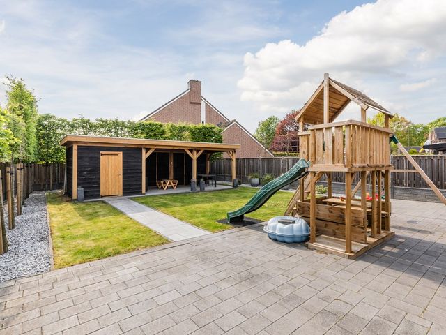 Hernastraat 12, Maasbracht