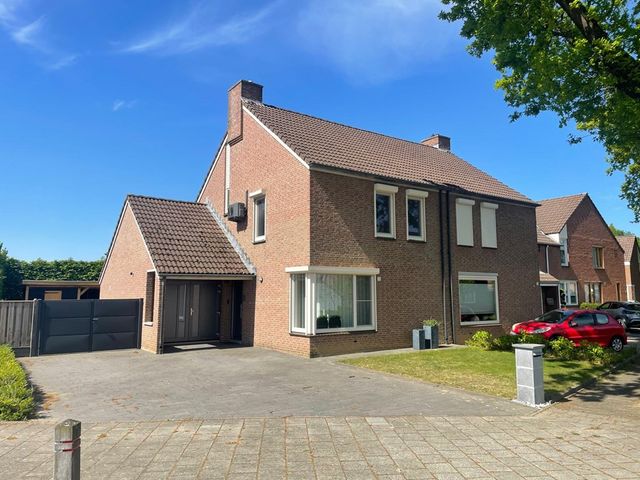 Hernastraat 12, Maasbracht