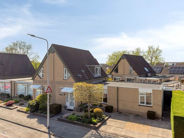 Admiraal de Ruyterlaan 9, Hendrik-Ido-Ambacht