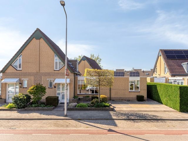 Admiraal de Ruyterlaan 9, Hendrik-Ido-Ambacht