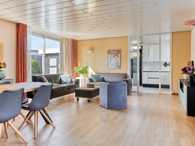 Admiraal de Ruyterlaan 9, Hendrik-Ido-Ambacht