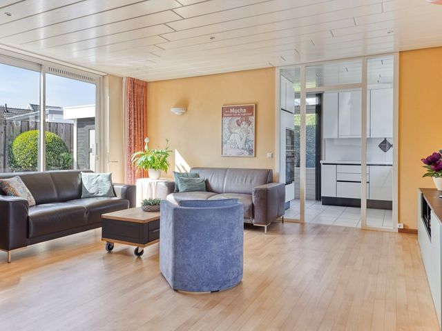 Admiraal de Ruyterlaan 9, Hendrik-Ido-Ambacht