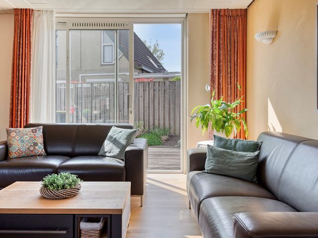 Admiraal de Ruyterlaan 9, Hendrik-Ido-Ambacht
