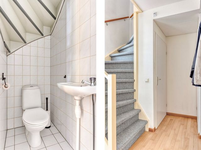 Admiraal de Ruyterlaan 9, Hendrik-Ido-Ambacht