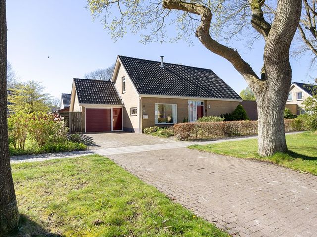 Waezenburglaan 74, Leek