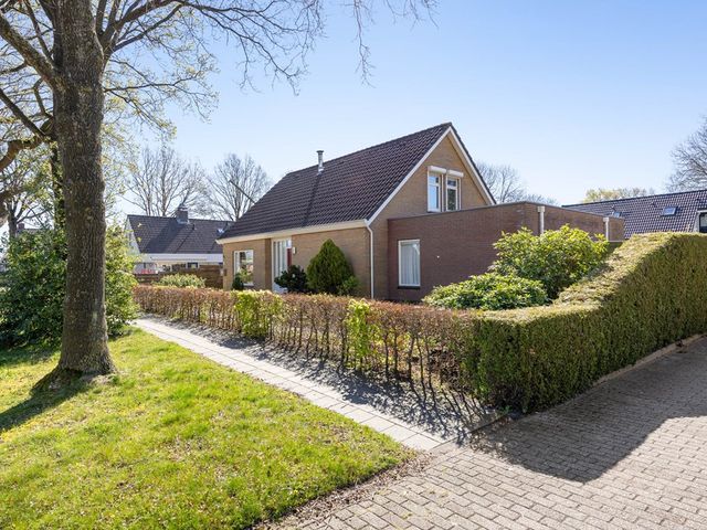 Waezenburglaan 74, Leek