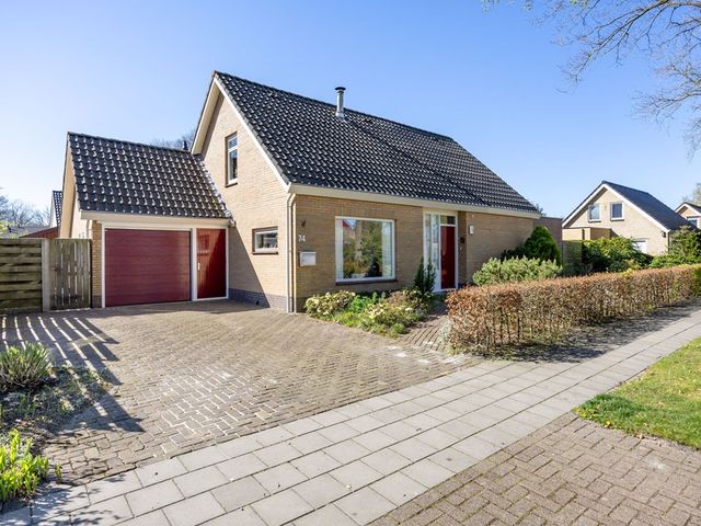 Waezenburglaan 74, Leek
