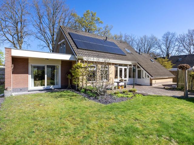 Waezenburglaan 74, Leek