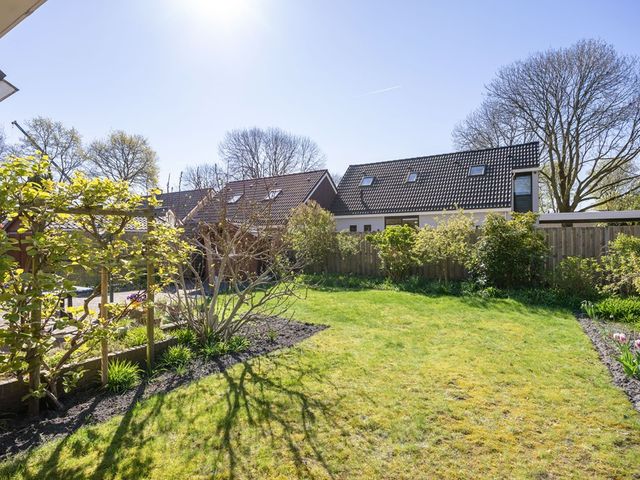 Waezenburglaan 74, Leek