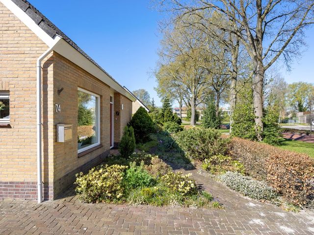 Waezenburglaan 74, Leek