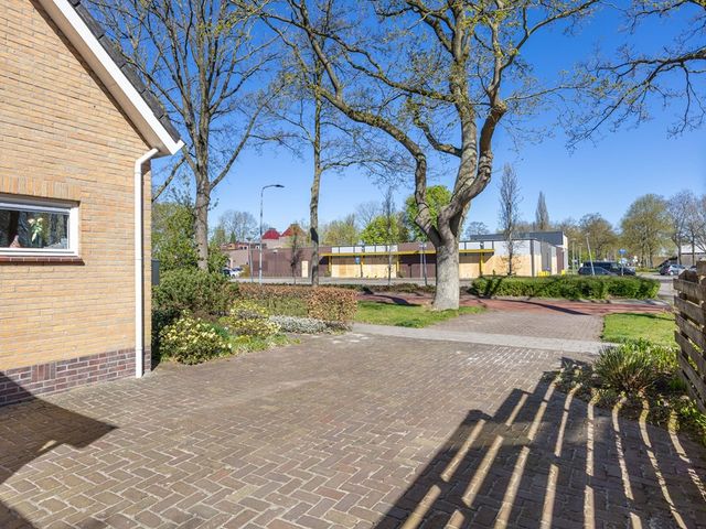 Waezenburglaan 74, Leek