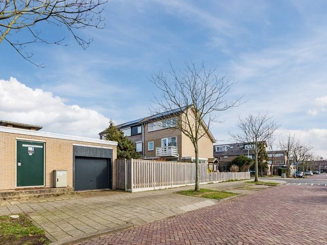 Ardealaan 16, Hillegom