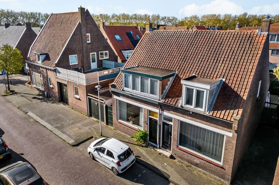 Admiraal de Ruyterstraat 55